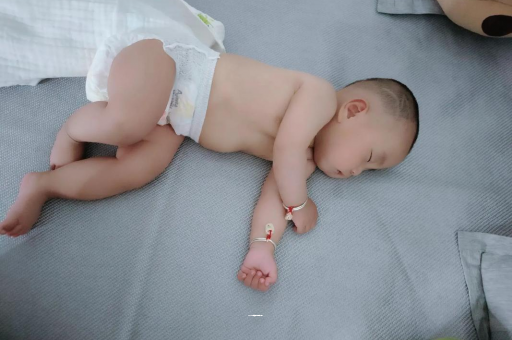 广元没满月的宝宝